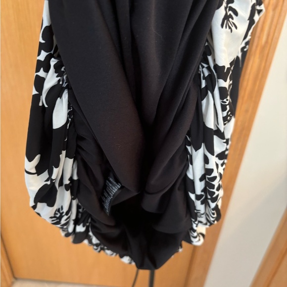 NEW FOREVER 21 Black & White Dress- Size Small - Picture 8 of 10